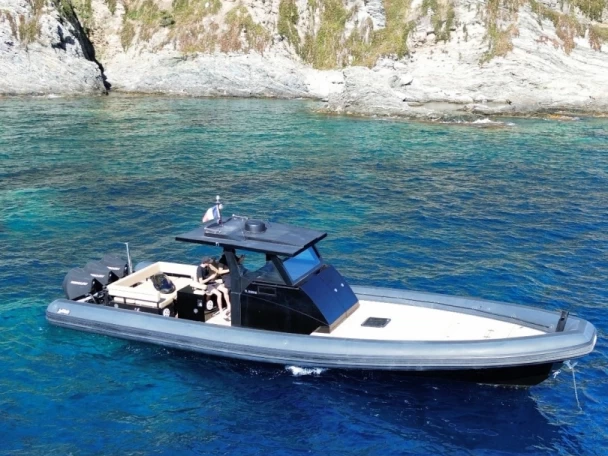 Pronájem Polotuhá loď v Hyeres -Sea Water Phantom 400