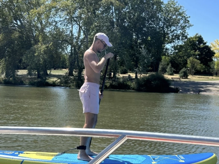 Pronájem Motorová loď Jeanneau s licencí