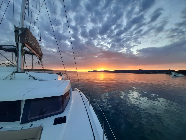 Pronájem lodi Bali Bali 4.3 v Ajaccio na Samboatu