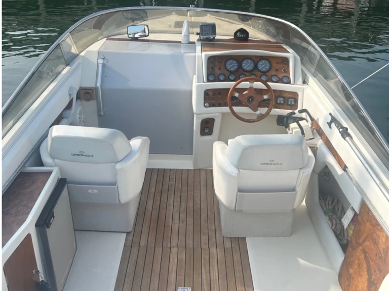 Pronajmout si Cranchi Clipper 760 v Angera