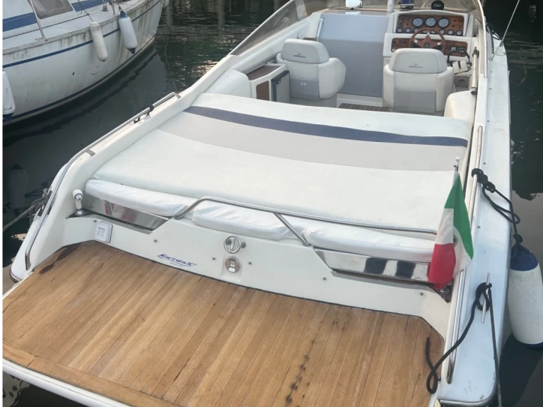 Cranchi Clipper 760 jednotlivci a charterové společnosti v Angera