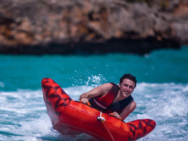 Pronajmout Motorová loď se skipperem či ne Bénéteau v Agay