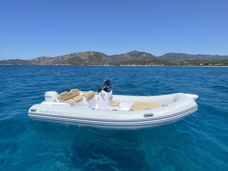 Pronájem jachty v Villasimius -Italboats Predator 540 na Samboatu