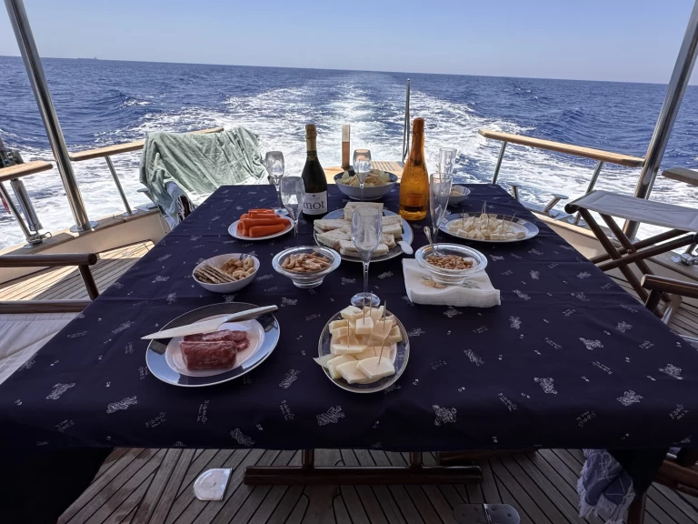 Menorquin-Yachts Menorquin yacht 160 fly  jednotlivci a charterové společnosti v Marzamemi