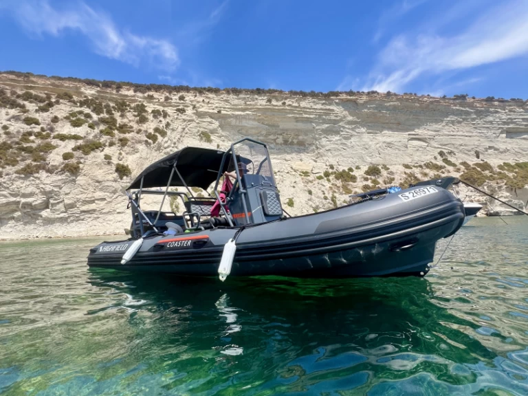 Pronájem Polotuhá loď Highfield s licencí