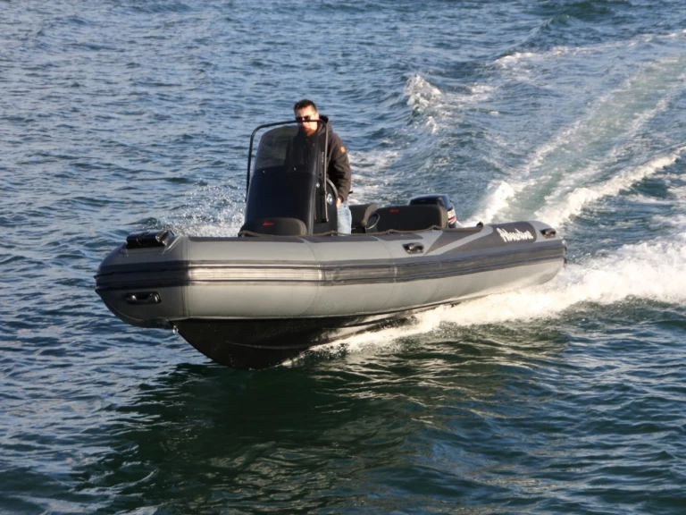 Polotuhá loď k pronájmu v Larmor-Plage za nejlepší cenu