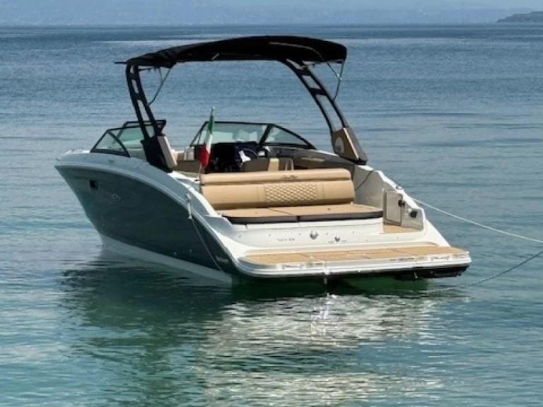 Pronájem Motorová loď Sea Ray s licencí
