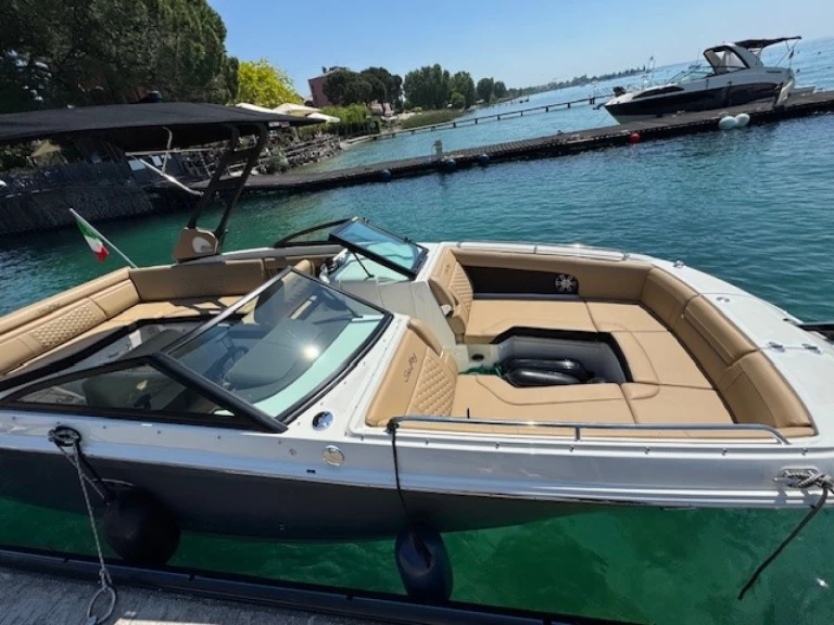 Pronajmout si Sea Ray Sea Ray 270 SDX v Bardolino