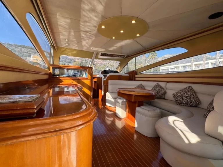 Pronajmout Motorová loď se skipperem či ne Doqueve v Puerto Banús