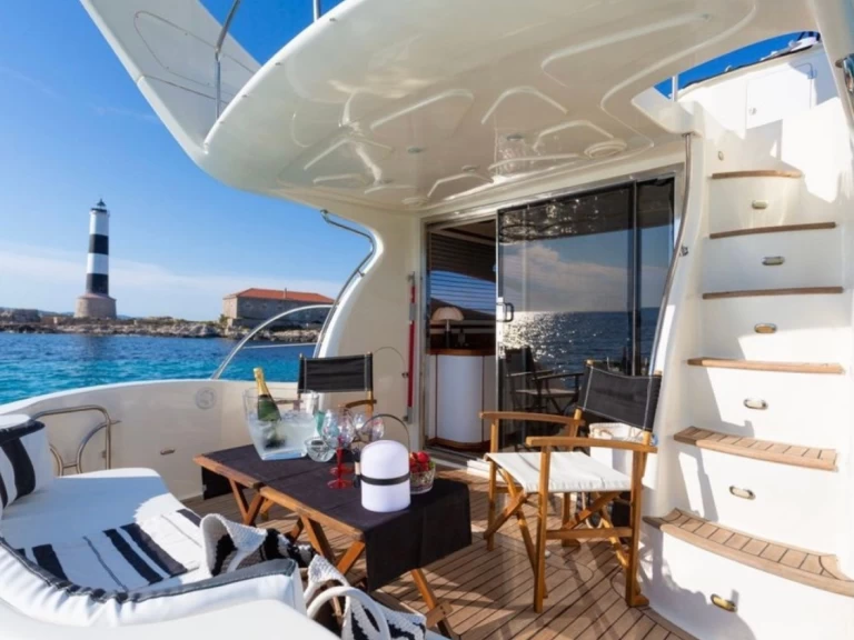 Pronájem Motorová loď Doqueve s licencí