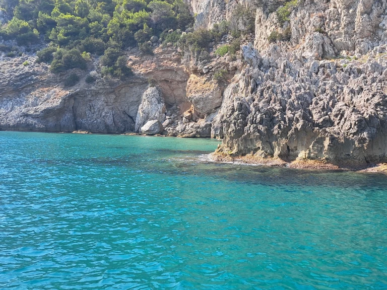 Pronájem lodi Gaeta lákavé ceny Walkaround 630