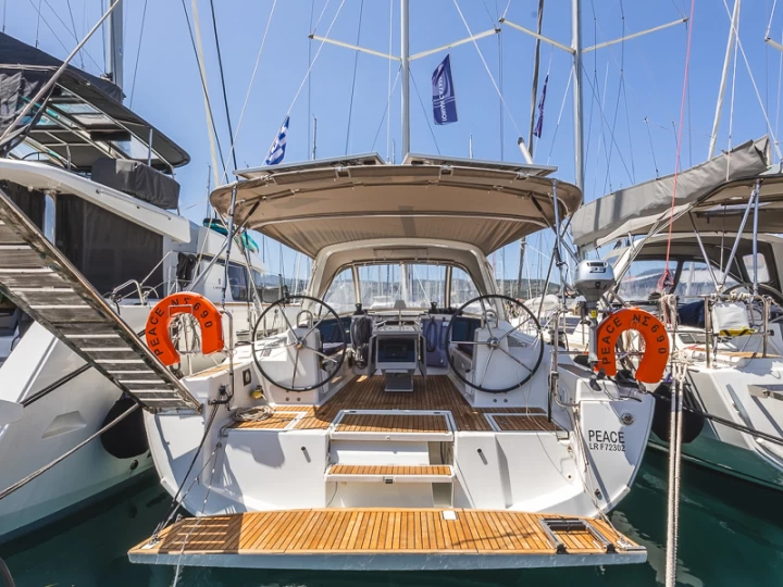 Pronájem Plachetnice Bénéteau s licencí