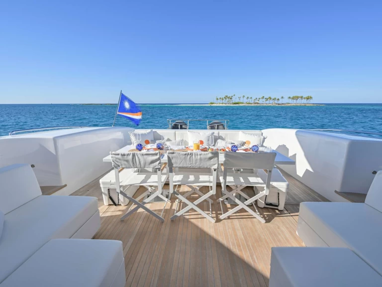 Pronájem Jachta Mangusta s licencí