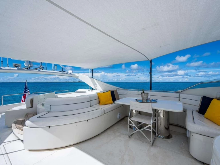 Pronájem Jachta Ferretti s licencí