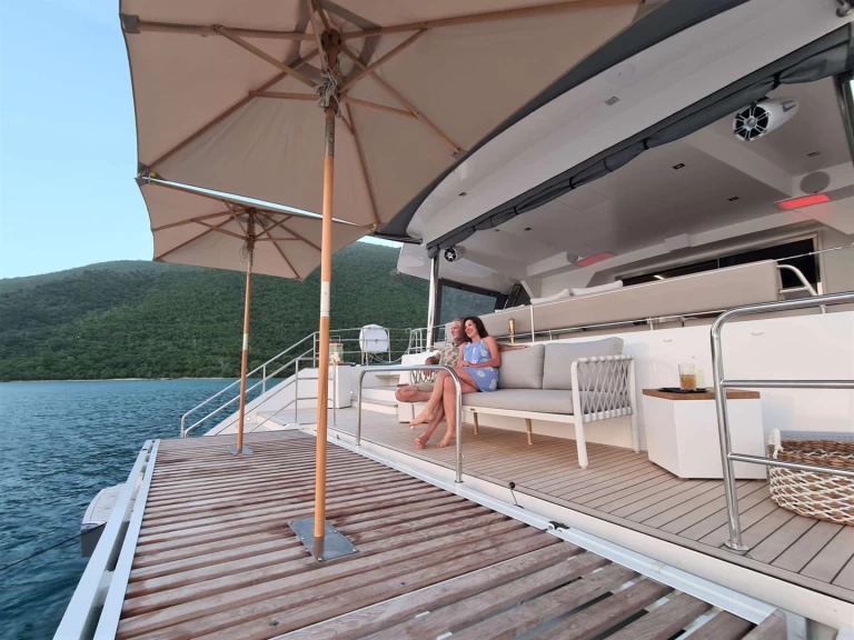 Pronájem jachty v Grenadines -Privilege ALLURE 64 na Samboatu