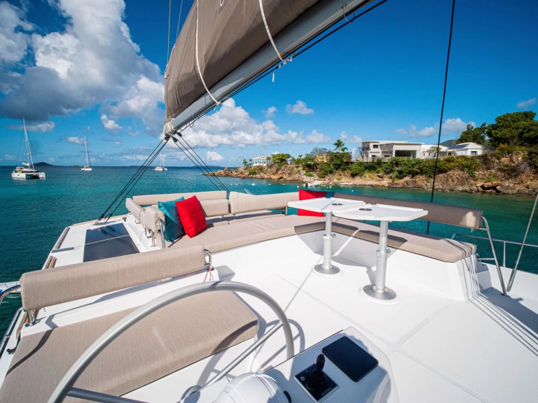 Pronájem Jachta Bali s licencí