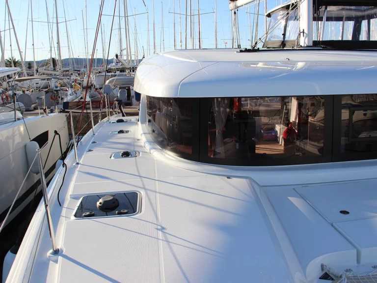 Pronájem Katamarán Lagoon s licencí