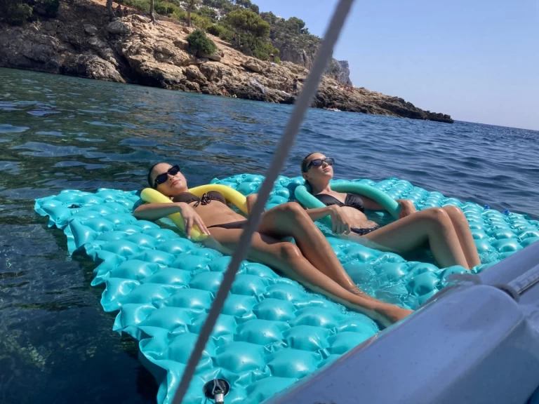 Cap 400 jednotlivci a charterové společnosti v Port d'Andratx