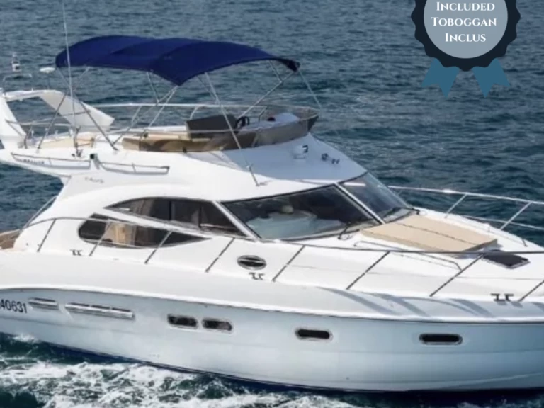 Pronajmout si Sealine F425  v Saint-Tropez