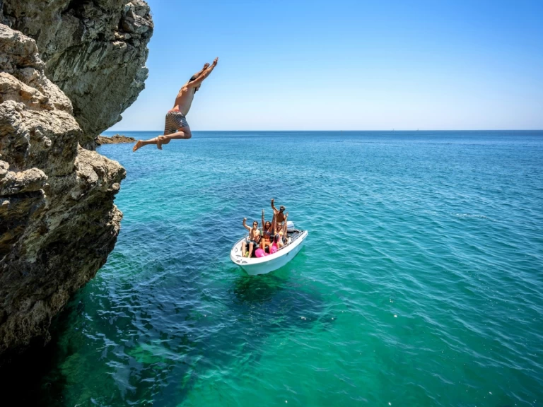 Pronájem jachty v Sesimbra -Pioner Maxi Viking na Samboatu