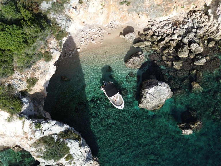 Pronajmout si Jeanneau Cap Camarat 6.5 CC v Dubrovník