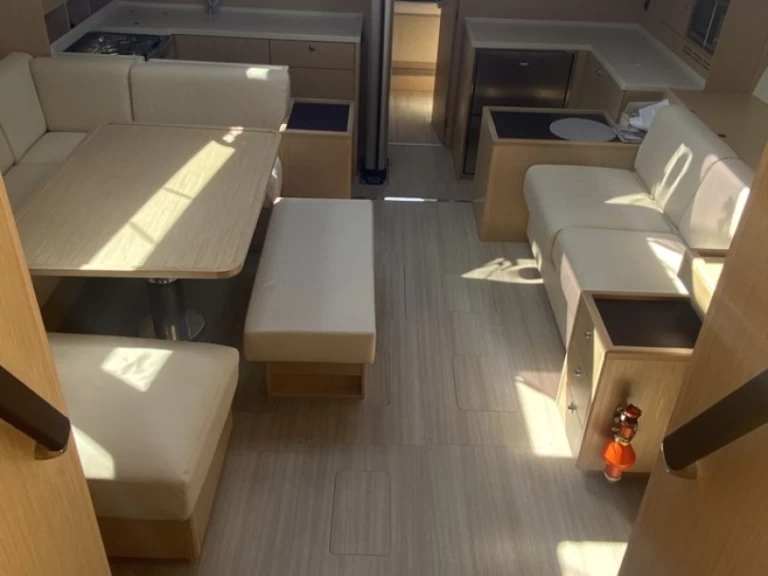 Pronájem lodi Lavrio lákavé ceny Bavaria C57 Style