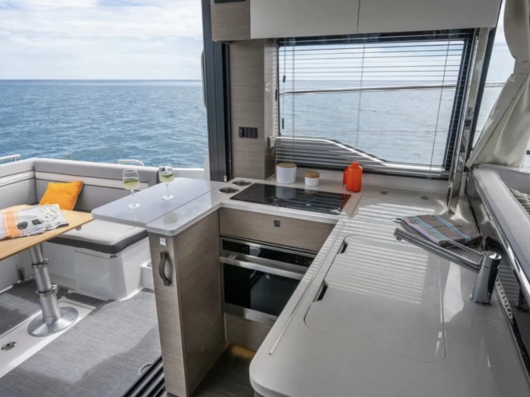 Pronajmout Motorová loď se skipperem či ne Orion v Mandelieu-la-Napoule