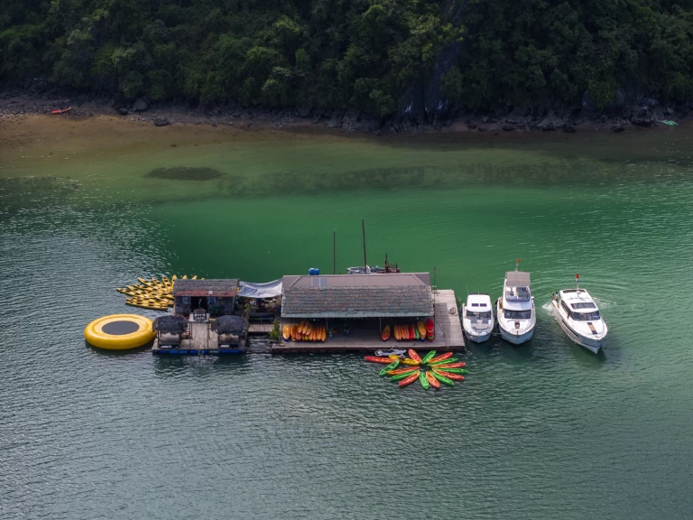 Pronájem lodi Hạ Long lákavé ceny Velasco 43 Fly