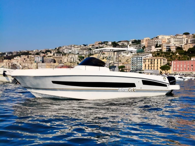 Pronájem Motorová loď v Neapol -MIAMI GOLD  33 WALK AROUND