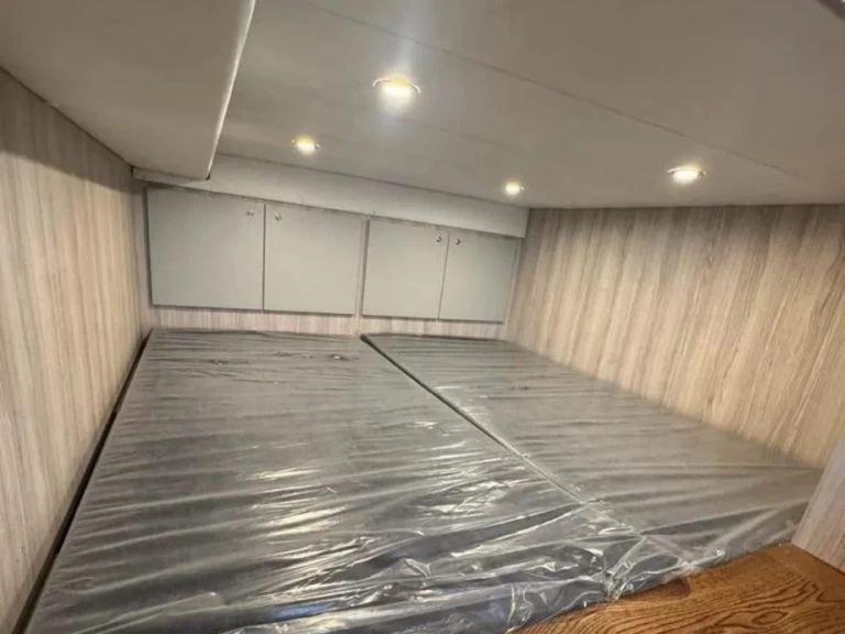 Pronájem lodi MIAMI GOLD  33 WALK AROUND v Neapol na Samboatu