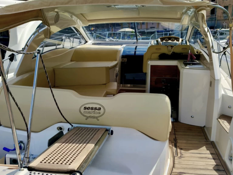 Pronajmout si Sessa Marine C38 v Neapol