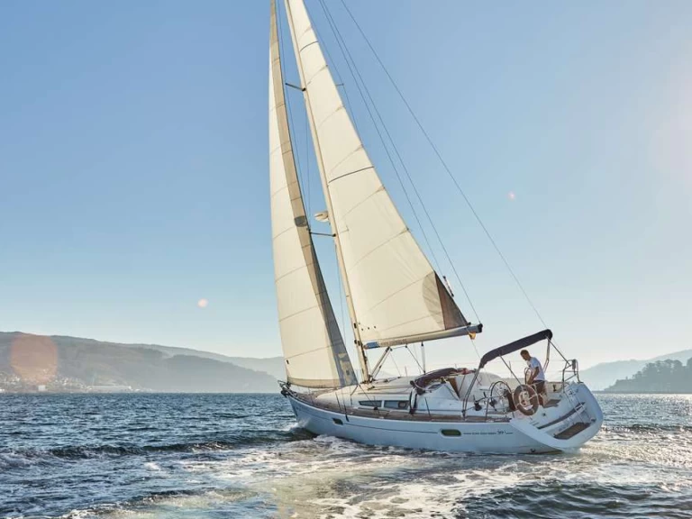 Pronájem lodi Jeanneau Sun Odyssey 39i Performance v Port Balís na Samboatu