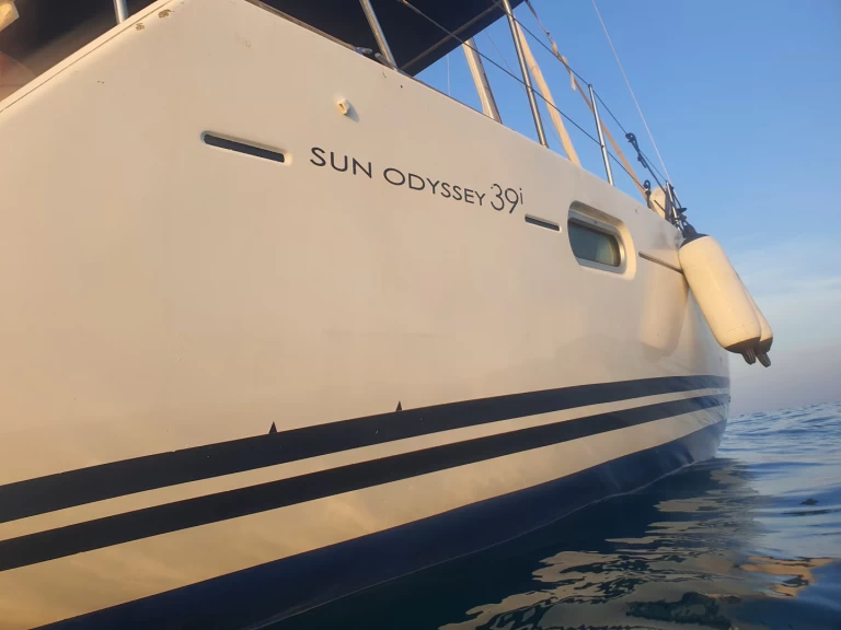 Pronajmout si Jeanneau Sun Odyssey 39i Performance v Port Balís