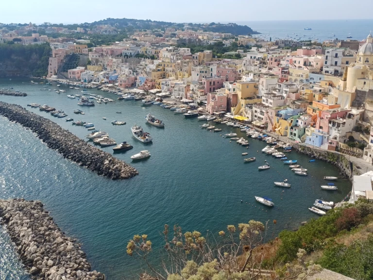 Pronájem lodi Neapol lákavé ceny Cadet