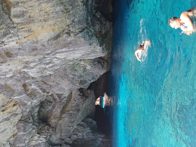 Pronájem Polotuhá loď v Neapol -Zodiac Cadet