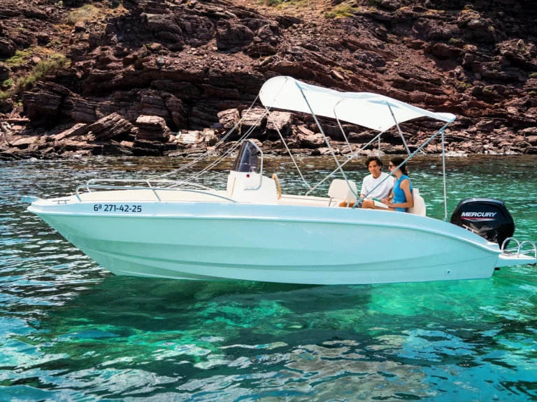 Pronájem Motorová loď Marine s licencí