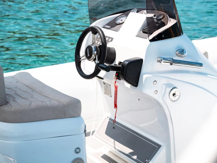 Pronájem jachty v Fornells -Oromarine Oromarine S-78 na Samboatu