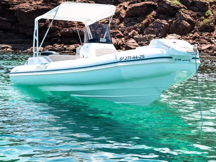 Pronajmout si Oromarine Oromarine S-78 v Fornells