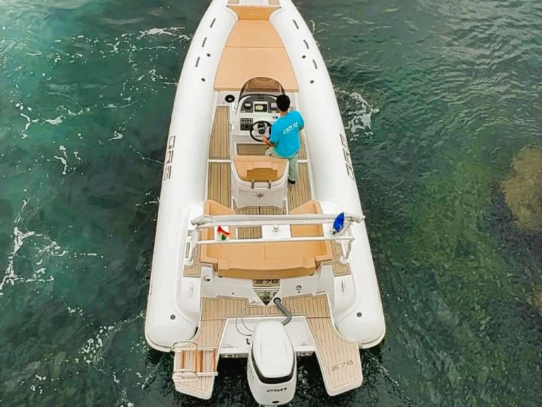 Pronájem Polotuhá loď Oromarine s licencí