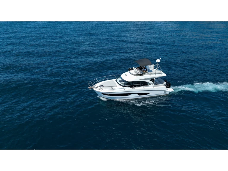 Motorová loď k pronájmu v Split za nejlepší cenu