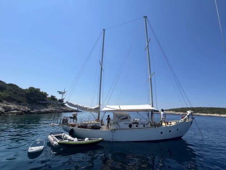 Uljanik Shipyard Besa jednotlivci a charterové společnosti v Hvar 