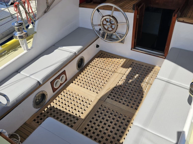 Pronájem lodi Hvar  lákavé ceny Besa