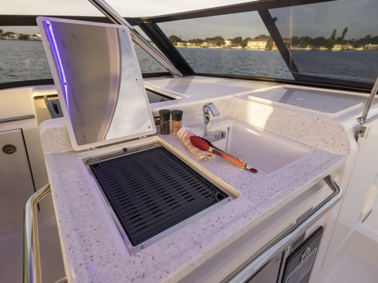 Pronájem Motorová loď Aquila s licencí