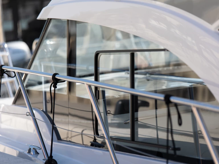 Pronájem Motorová loď Bénéteau s licencí