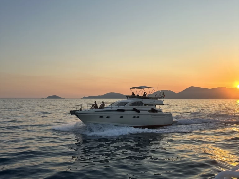 Posillipo Technema 47 jednotlivci a charterové společnosti v Ameglia