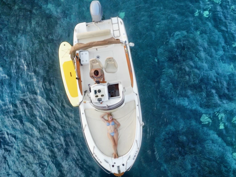 Motorová loď k pronájmu v Sant Antoni de Portmany za nejlepší cenu