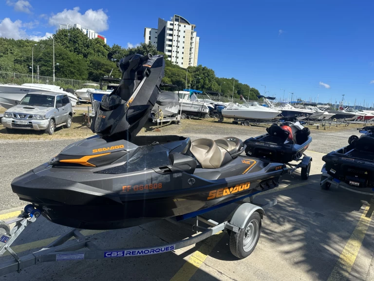 Pronájem Vodní skútr v Fort-de-France -Sea-Doo GTX 170