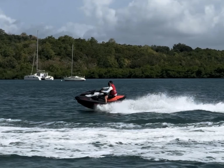Pronajmout Vodní skútr se skipperem či ne Sea-Doo v Fort-de-France
