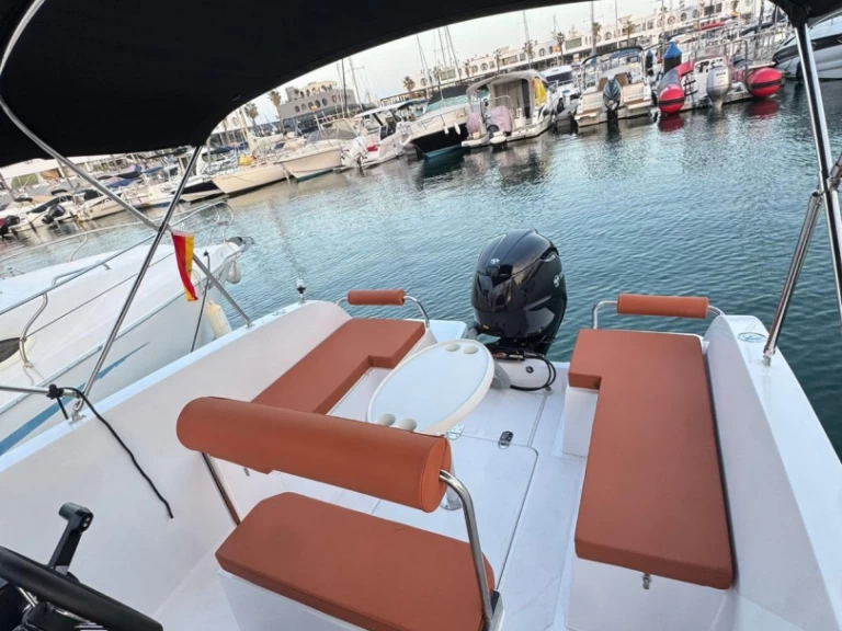 Pronajmout si Boats maks Catt X6 v Alicante