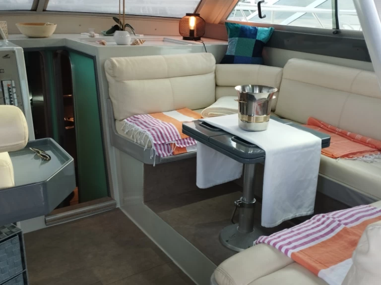 Pronajmout si Ferretti Holiday Sea  v Cannes